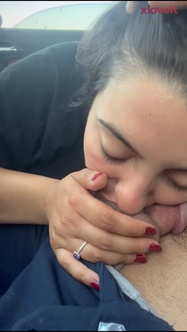 Arabada Sakso Azgın kız lavuğun taşaklara yumuldu