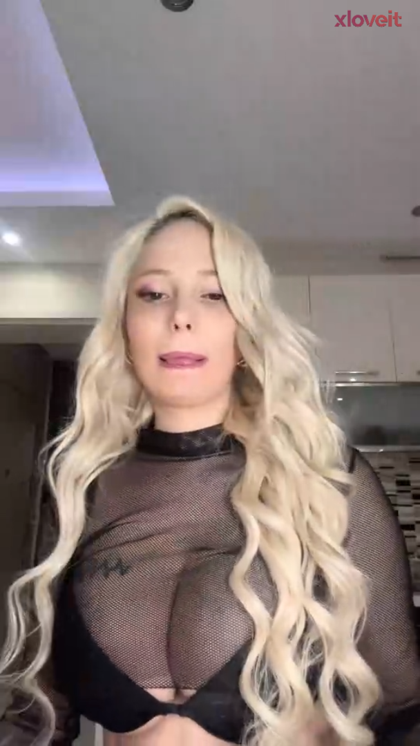 Merve Sanay ifşa Seksi sarışın canlı yayında