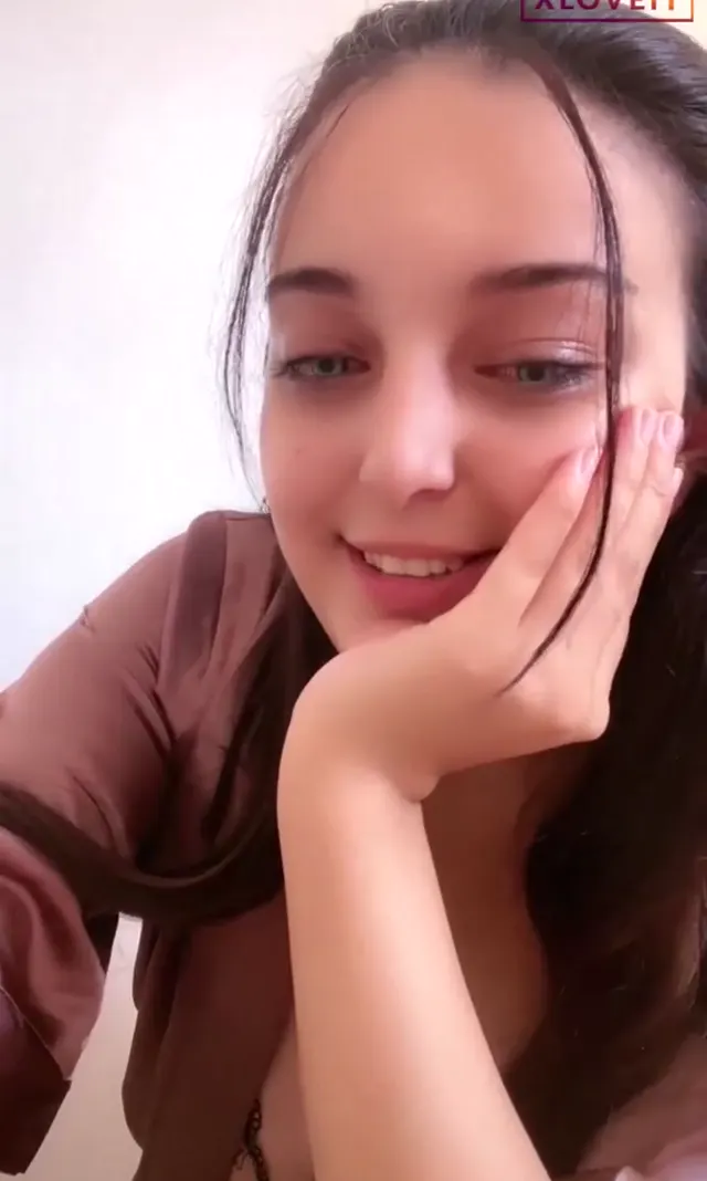 Beyza — Beyza ifşa Güzel kızın meme dekolteli yayını · sahne 3