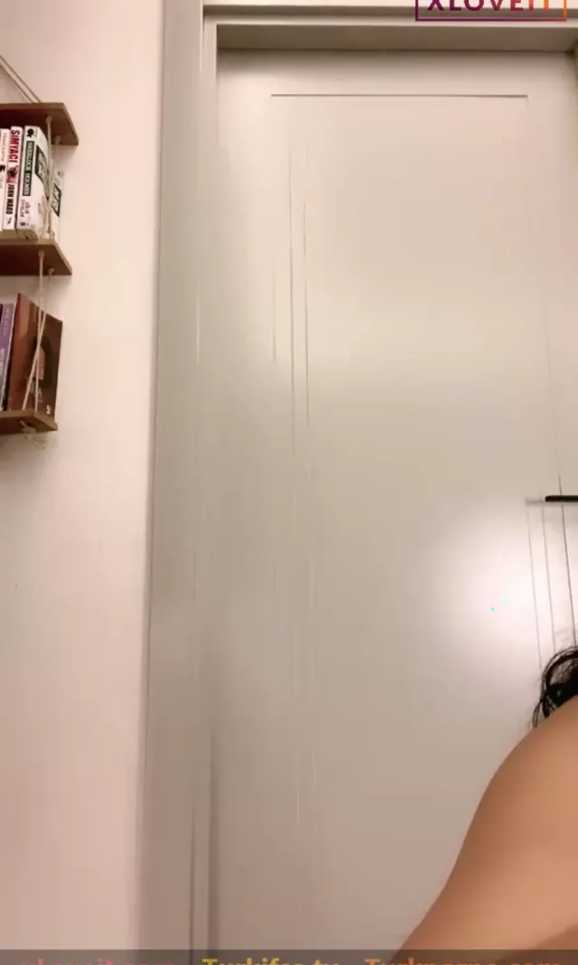 Curly — Curly ifşa Çırıl çıplak soyunun amcık meme gösterdi · sahne 1