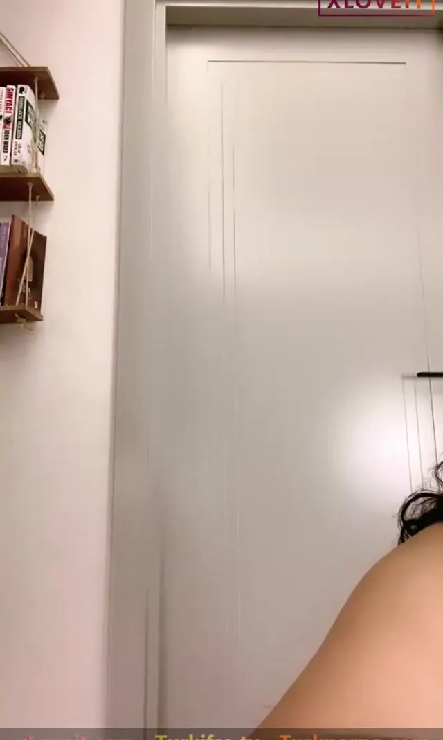 Curly — Curly ifşa Çırıl çıplak soyunun amcık meme gösterdi · sahne 2