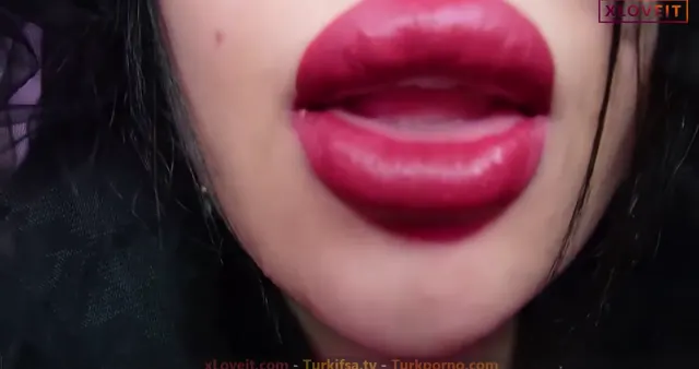 Hot ASMR Sinem — Hot ASMR Sinem Karahan Büyük Sikinle beni delirtiyorsun · sahne 1