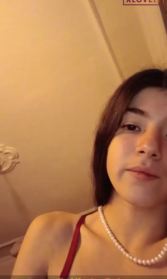 Leylanur — Leylanur ifşa Türk Lolita kızın uzun nude yayını · sahne 1