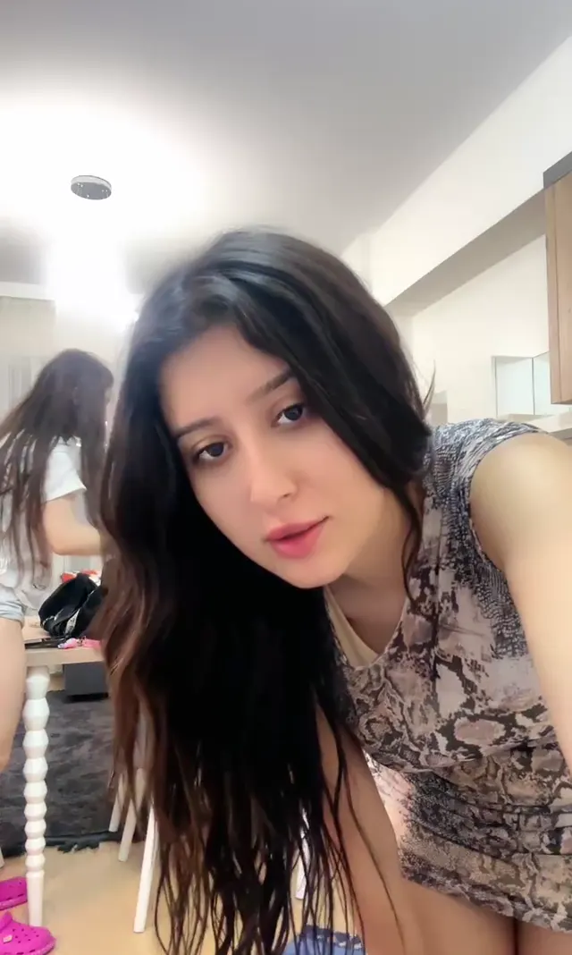 Lilya — Lilya ifşa Üniversiteli çıtırlar canlı yayında · sahne 1