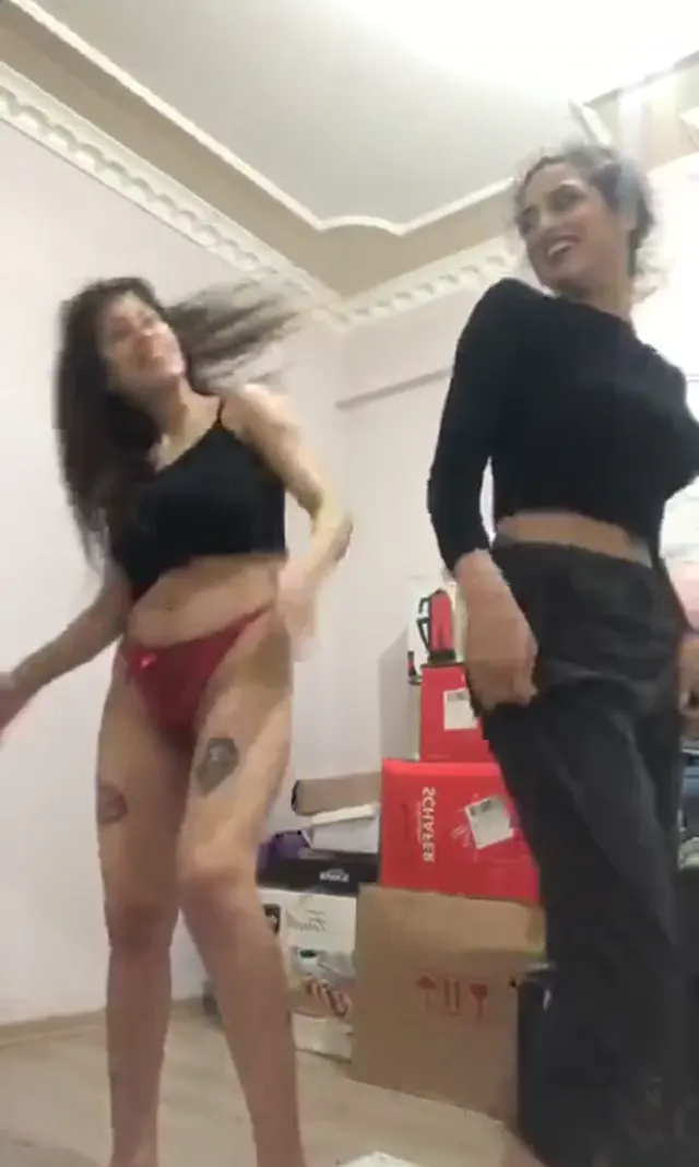 Nazlıgül — Nazlıgül ifşa Kankasıyla göt show yaptı · sahne 3
