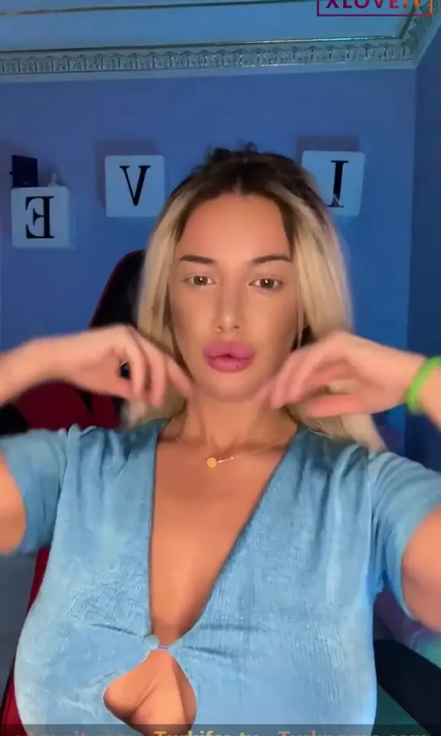 Tango Alev — Tango Alev ifşa Büyük göğüslü hatunun yayın videosu · sahne 1