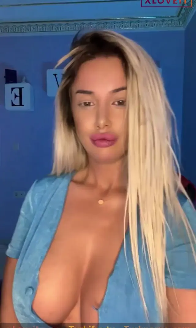 Tango Alev — Tango Alev ifşa Büyük göğüslü hatunun yayın videosu · sahne 3