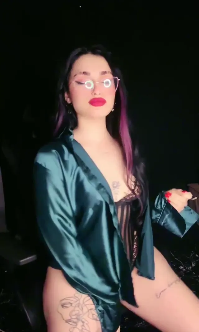 Tango Ayda — Tango Ayda ifşa Ateşli kızın canlı yayınını seyret · sahne 3