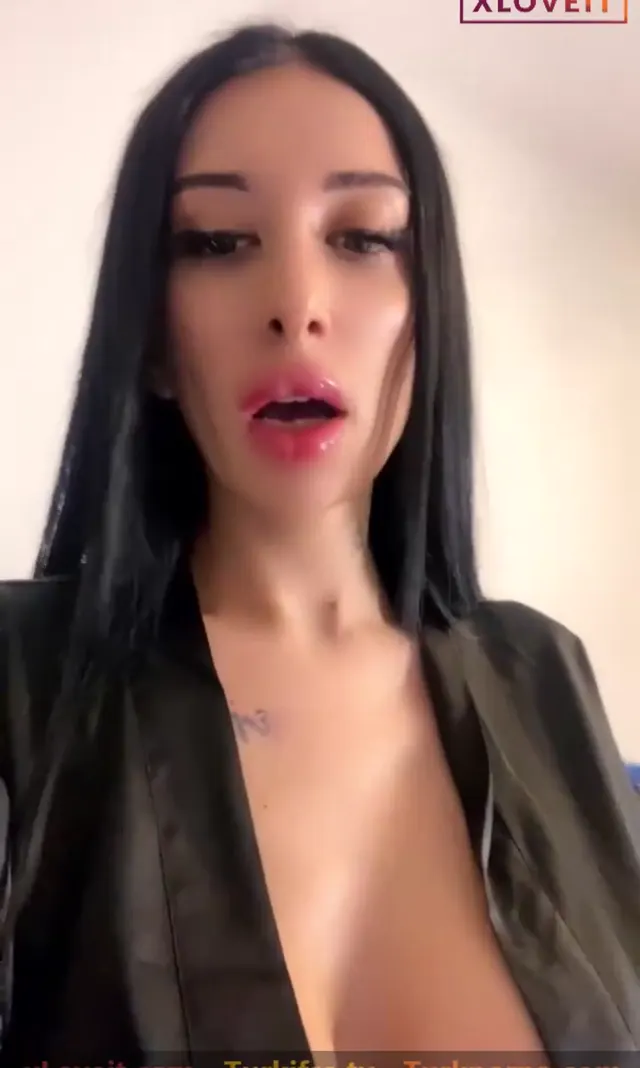 Tango Eva — Tango Eva ifşa Türk esmerden dildo sakso videosu seyret · sahne 1