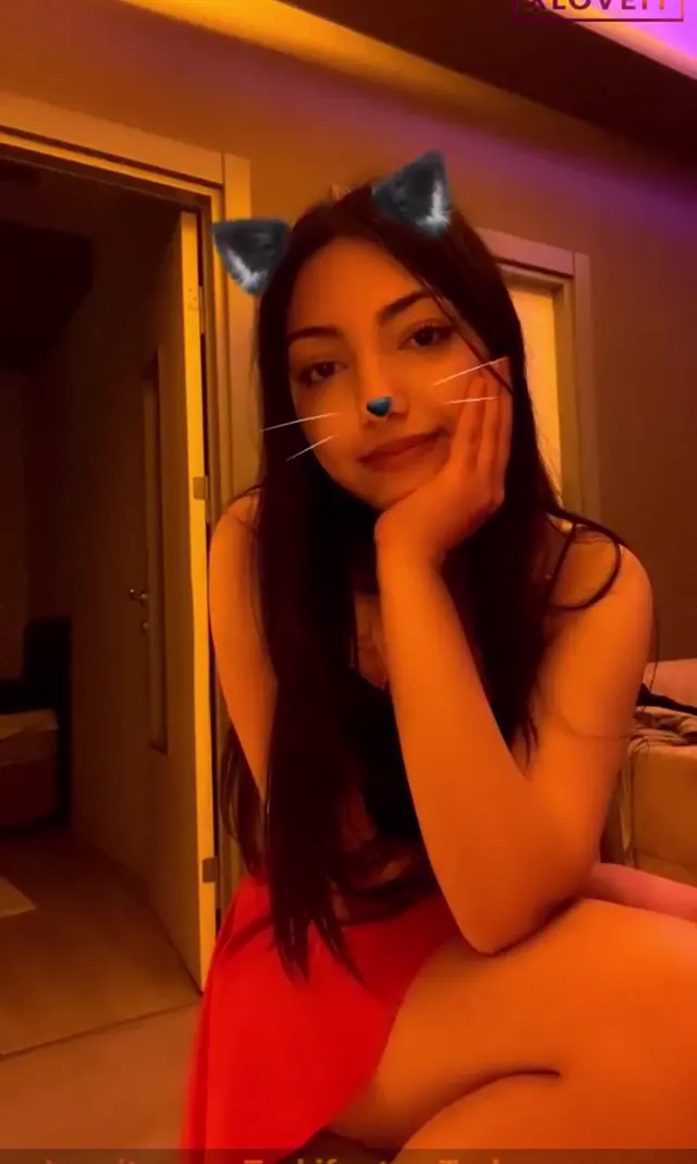 Megan Perez — Megan Perez ifşa Genç kızdan canlı yayın seyret · sahne 3