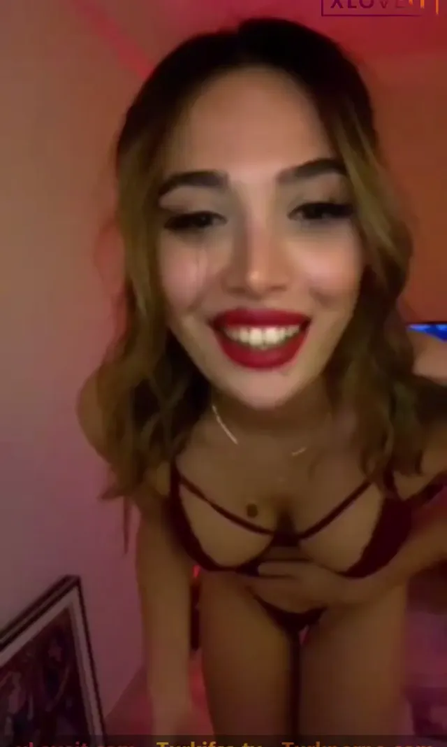Tango Nihal — Tango Nihal ifşa Memelerini gösterdiği yayın · sahne 2