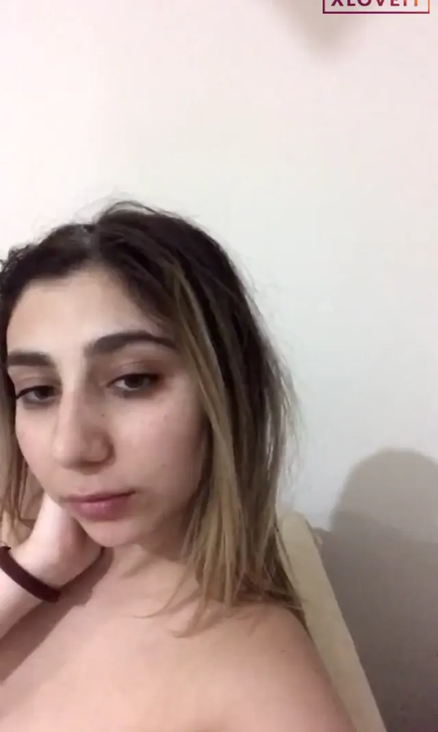 Tango Suzan — Tango Suzan ifşa Havluyu açıp meme gösterdi · sahne 1