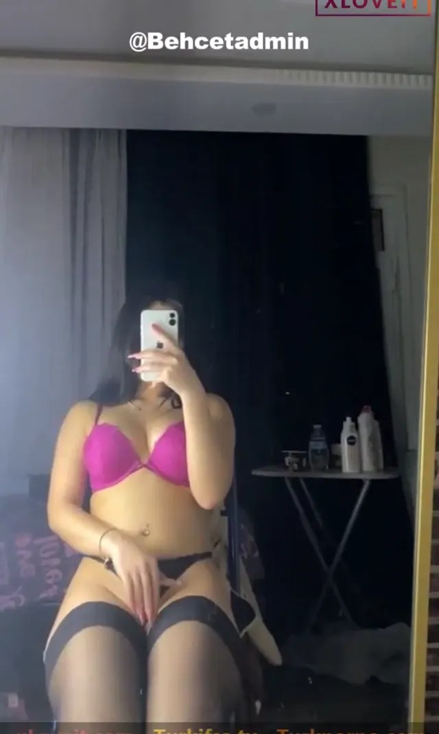 Tatlı Kız — Tatlı Kız ifşa Mehmet için amcık videosu çekti · sahne 2