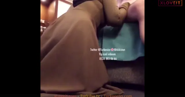 Türbaniçe — Türbaniçe Porno Sakso çeksi amını yalatıp sikildi · sahne 1