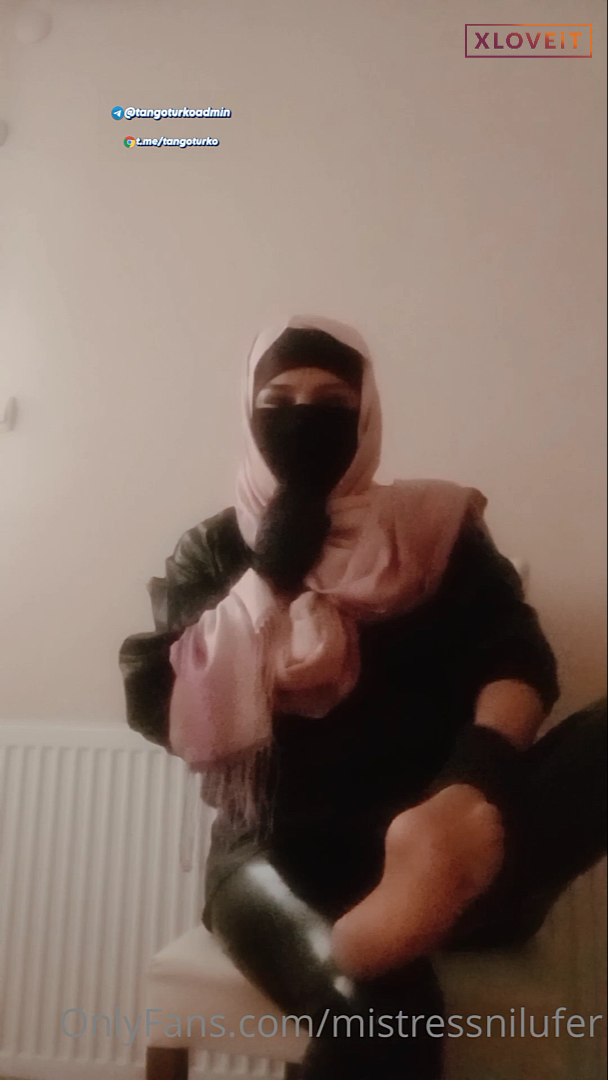 Mistress Nilüfer ifşa – Türk Türbanlı Sahibe Vol 4