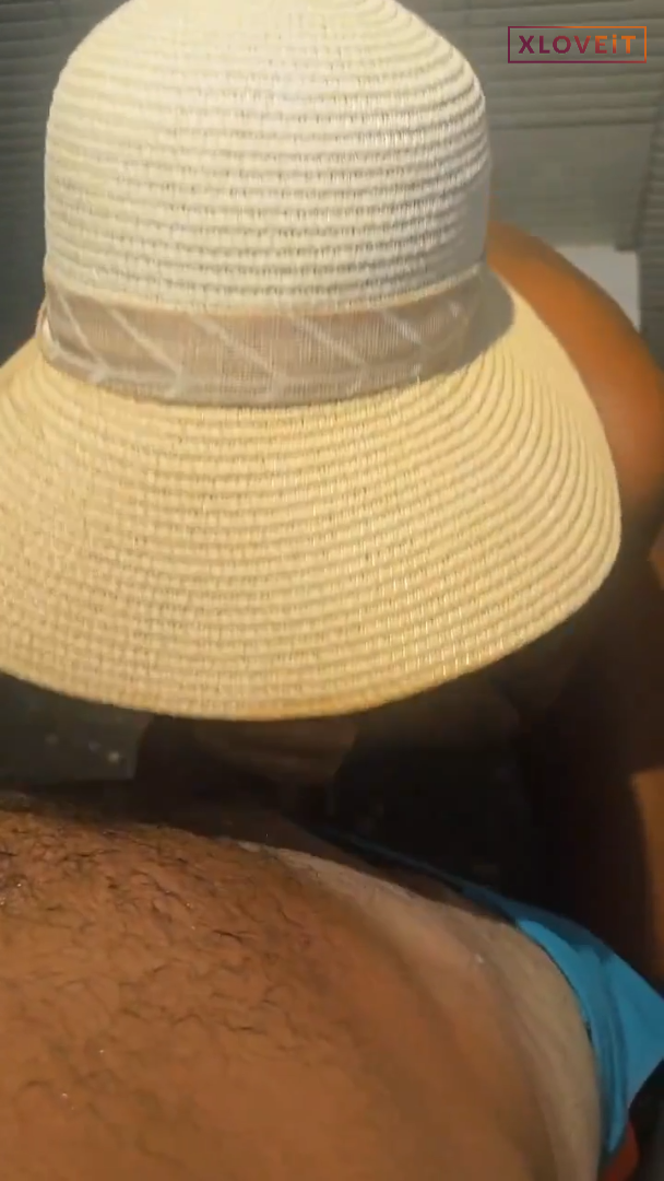 Outdoor Porno Tatilde tuvalette eşinin azına verdi