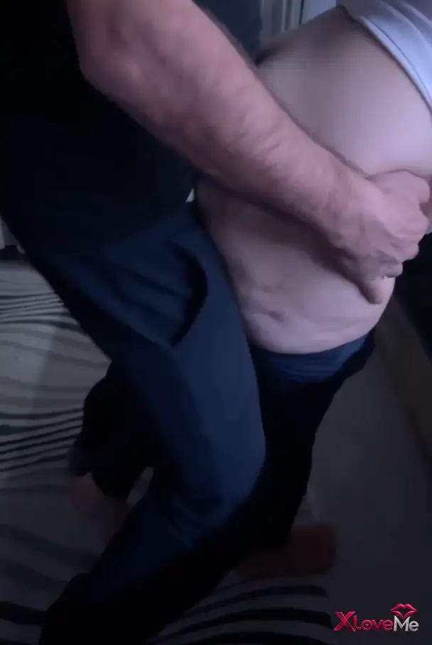 Cuckold Porno — Ayak üstü gelir gelmez adamın karısına geçirdi