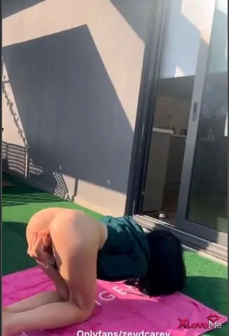 Alya Vural ifşa terasta spor yaparken amına dildo soktu — Zeydcarey