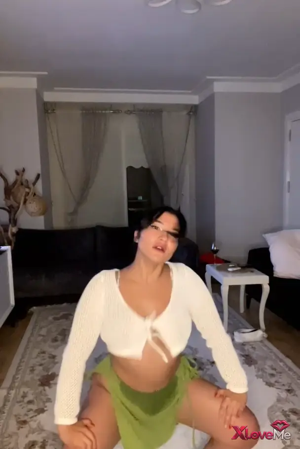 Tango Yayınları — Burcu Yıldız ifşa Estetikli koca memeleriyle yayında — Burcu Yıldız