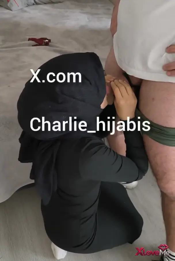 Türbanlı Porno — Cardel Türbanlı genç kıza diz çöktürüp ağzına verdi — Cardel
