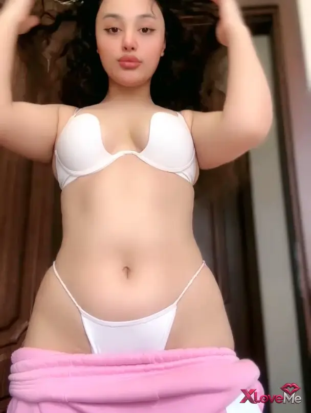 Deli Kız ifşa Genç kızın gündüz yayını — Deli Kız