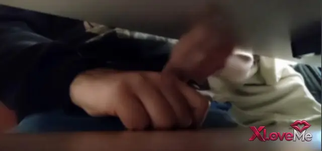 Mastürbasyon — Ders çalışırken masanın altından arkadaşına 31 çekip boşalttı
