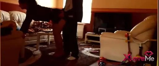 Dışarı çıkmadan hızlıca sikiyor Türk Milf