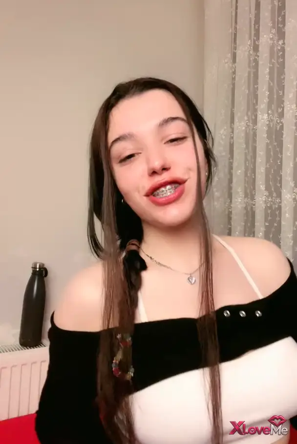 Tango Yayınları — Emine Dilara ifşa Lolita Türk kızının yayınını seyret
