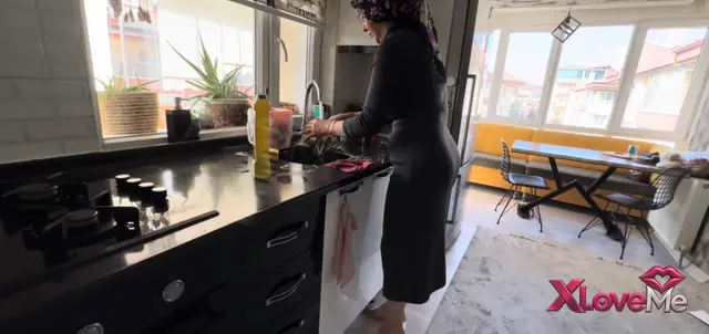 Bedava Porno — Fatma ile Her telden ifşa Çaydanlığı temizledi — Fatma ile Her Telden