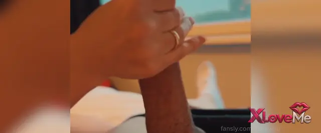 Handjob Porno Curlywife eliyle boşalttı — Handjob