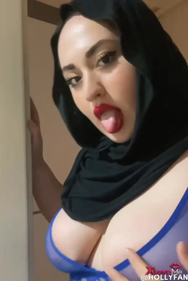 Hijab — Hazal Kılınç ifşa Türbanlı orospu gecelikle kuryeye kapı açtı — Hazal Kılınç