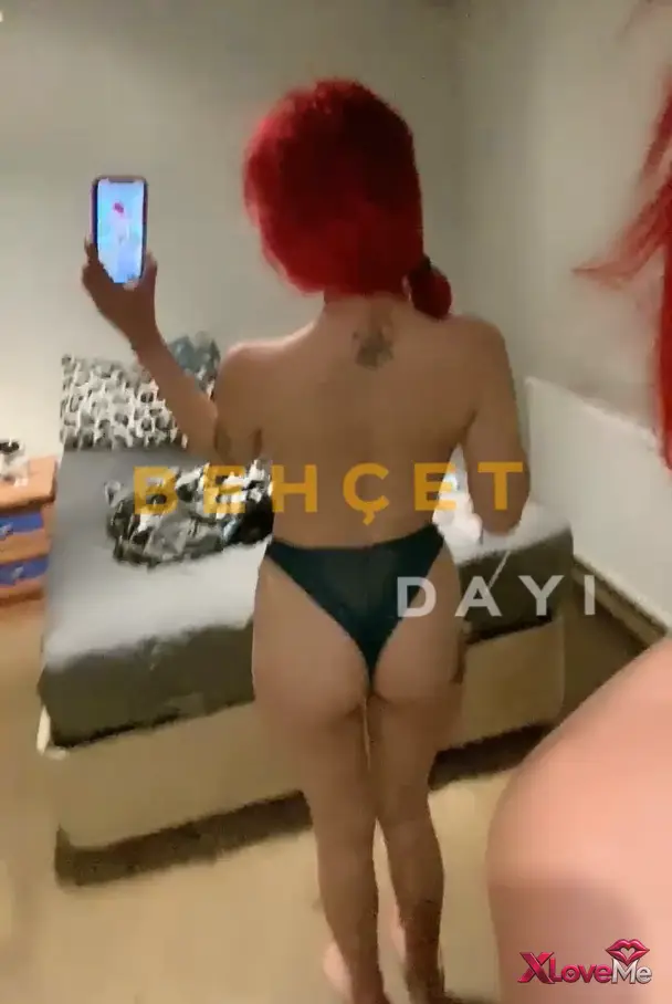 Tango Yayınları — Lali ifşa Kızıl seksi kız aynadan meme avuçladı — Tango Lali