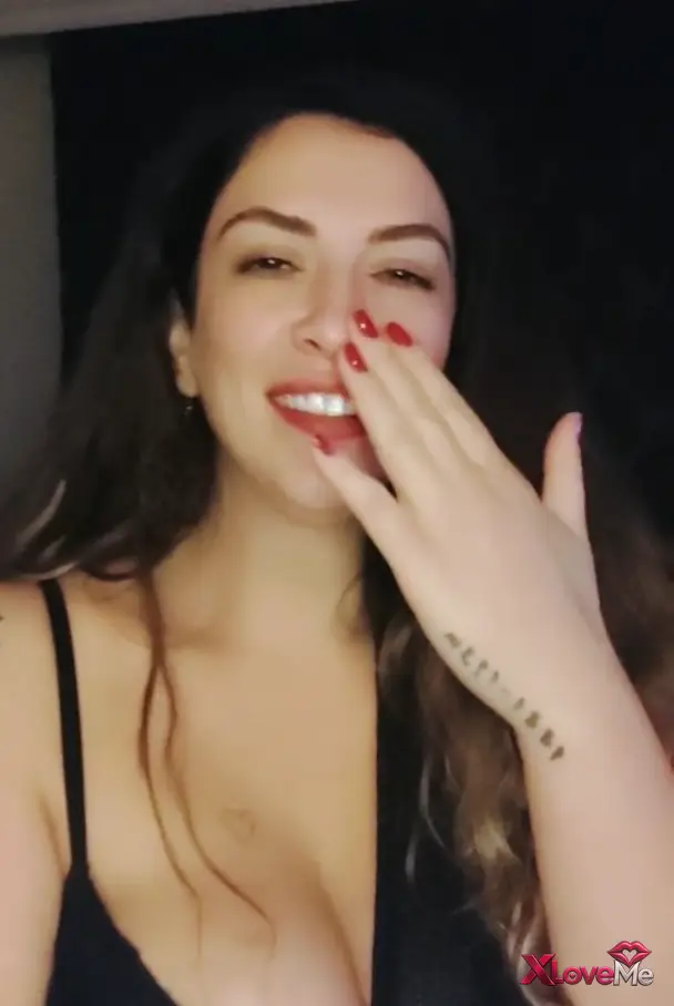 Tango Yayınları — Lily w ifşa Seksi olgundna bi ufak kalça show — Tango Lily W