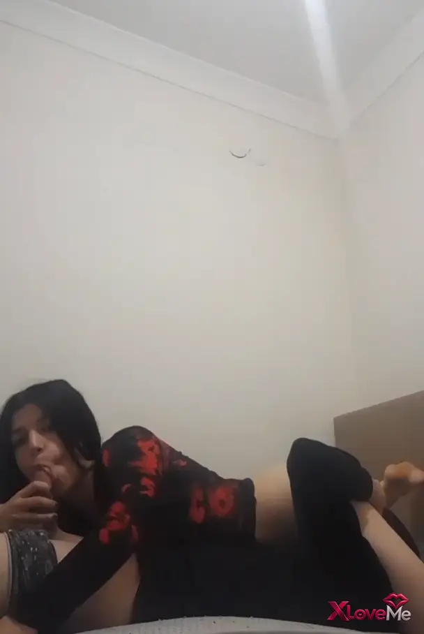 Amatör Porno — Mağaza müdürü personel sevgilisinin sikini yaladı