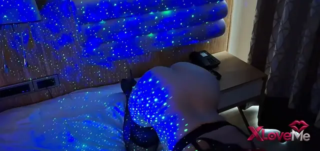 XXX — MaskedWoman ifşa Kerane gibi ortamda kalça sergiledi — Masked Woman