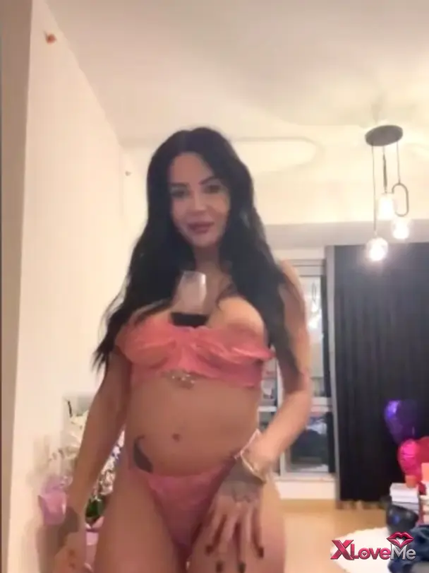 Tango Yayınları — Melek Özçağan ifşa Şarap içip nude dans etti — Melek Özçağan
