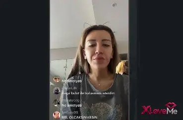 XXX — Mikaraun ifşa meme açıyor Mika