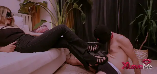 Rokettube — Mistress Ayeste ifşa Kölesine tekmeleyerek eziyet etti — Mistress Ayeste