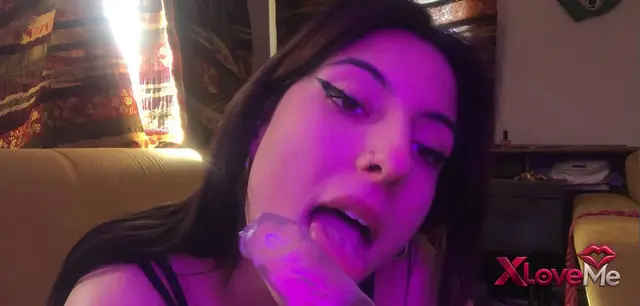 VIP ifşalar — Nadeleine ifşa Klasikleşen hüpleterek dildo yalama — Nadeleine
