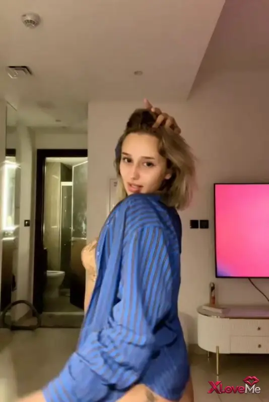 Tango Yayınları — Naz Elbir ifşa seksi dansıyla izleyenleri büyüledi — Naz Elbir