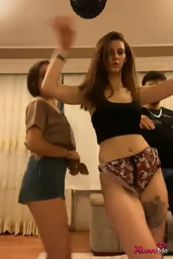 Tango Yayınları — Nazlıcan ifşa 2 erkek 2 kız evde yayın açtılar