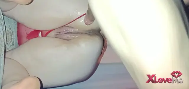 Amatör Porno — Olgun büyük götlü kadının ıslak amını dağıttı