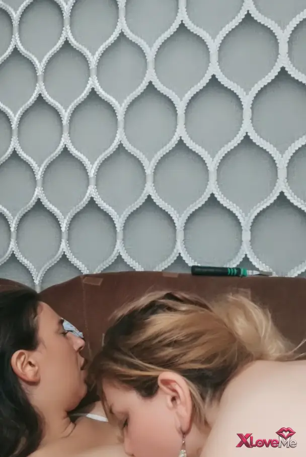 Girlfriend — Olgun Lezbiyen Sarı Kız sevgilisiyle nude yayında