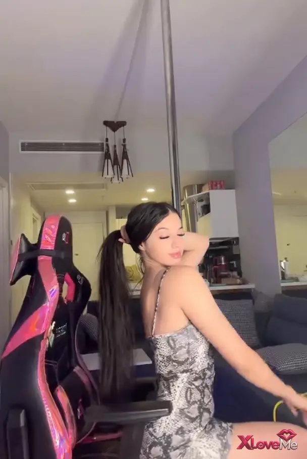 Tango Yayınları — Özgesss ifşa Seksi hatundan kayça show seyret