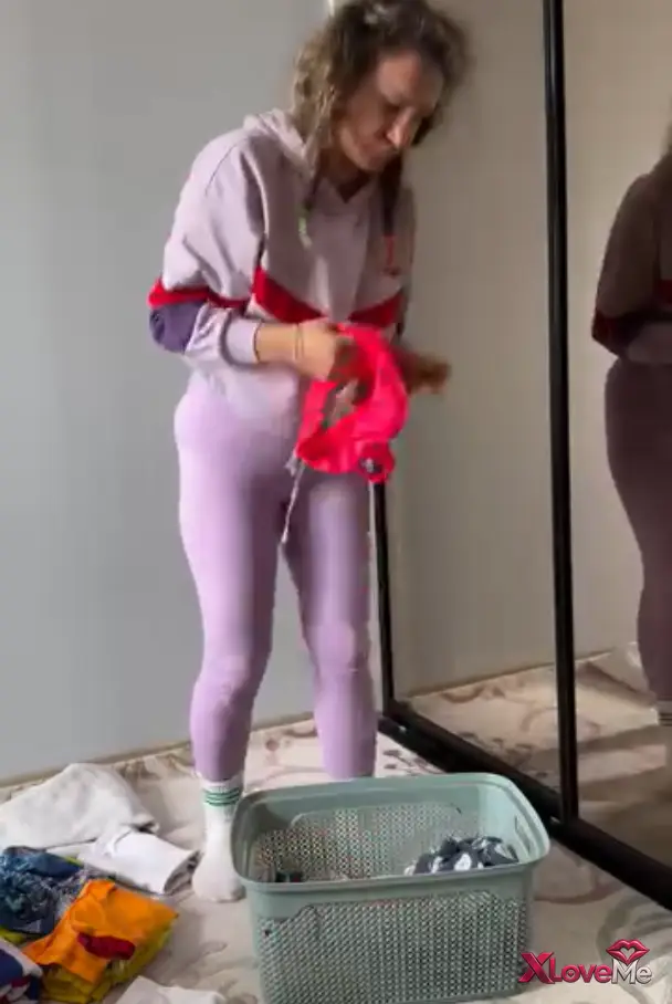 Youtube Katıl — Özlem Aksu ifşa Makineden çıkan çamaşırları ayırdı — Özlem Aksu