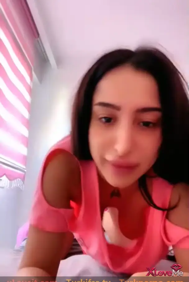 Bedava Porno — Pabirli ifşa Memelerini göstermek için bolca domaldı — Tango Pabirli