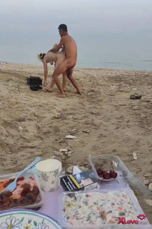 Plajda Seks Olgunlar sikişirken arkadaşları videoya çekti