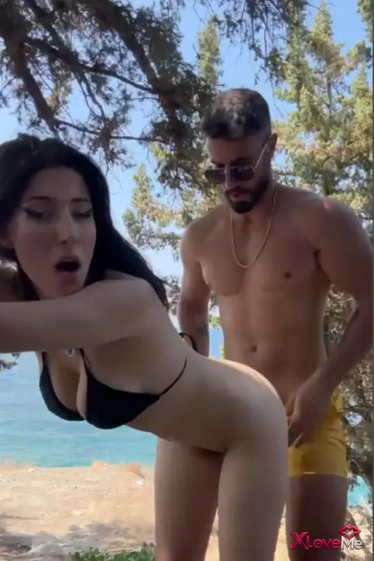 Konulu Porno — Public Porno Adalarda Ormanda ağzını kapatıp sikti — Nadeleine