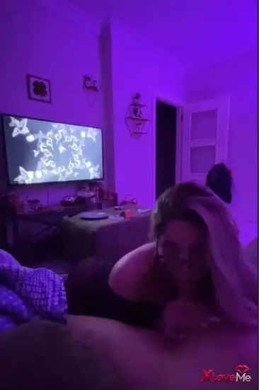 Amatör Porno — Sakso izle Erkeğini nasıl mutlu edeceğini biliyor