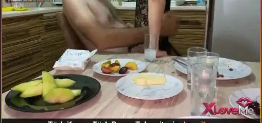 Cuckold Porno — Sikicisine masa hazırlamış alem yapıyolar